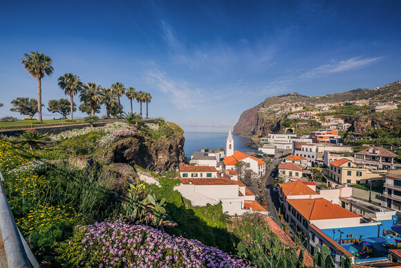 2009: Adquisición de empresas y oficina en Madeira